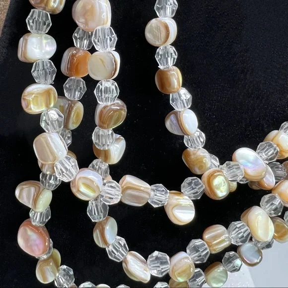 Vintage Mother of Pearl & Crystal Graduated Four Strand Natural Beauty - Picture 4 of 5